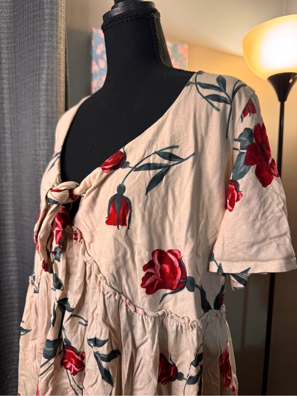torrid Cream Floral Tie-Front Babydoll Top with Red Roses - Picture 2 of 4